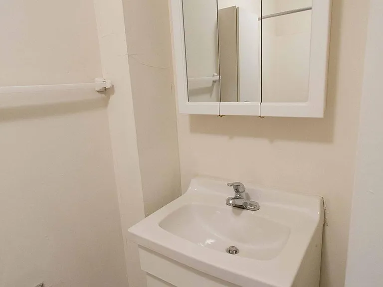 916 Spruce St #2R — Photo 8
