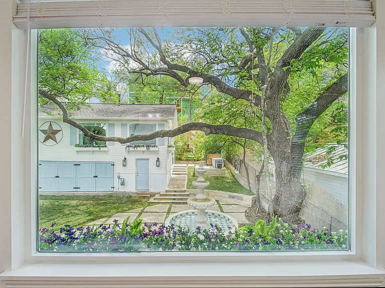1205 Alta Vista Ave #B — Photo 2