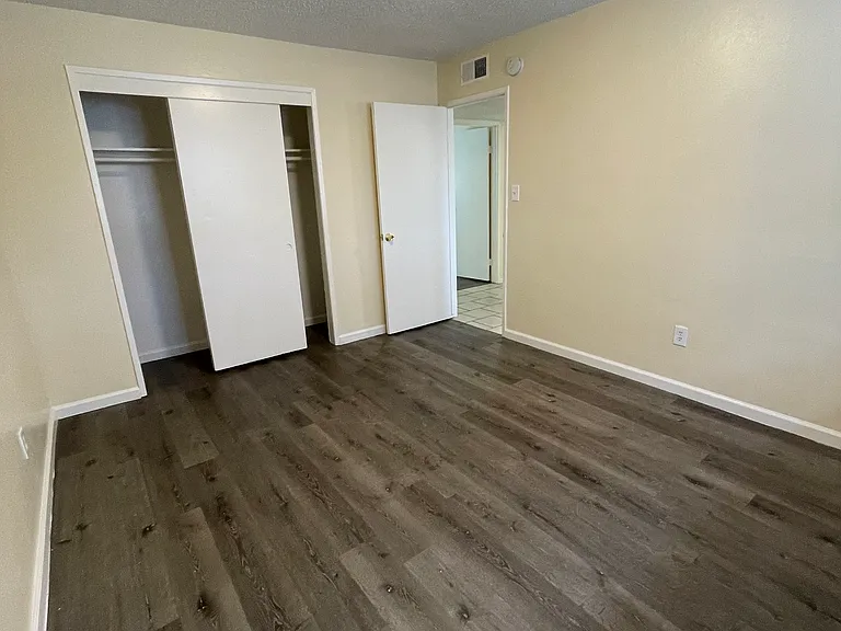 600 S Real Rd #4 — Photo 3