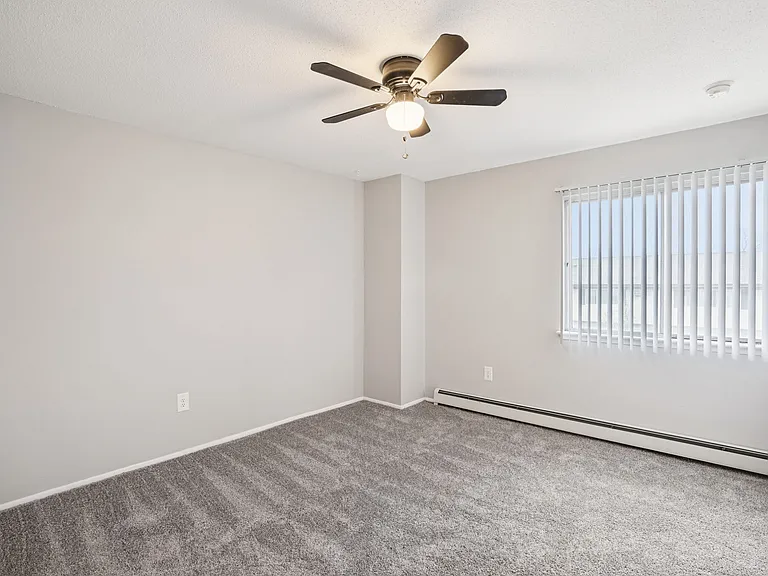 Hillcrest Club Apartments — Photo 49
