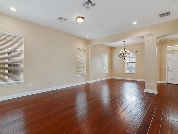 3rd image of 5375 Brady Ln