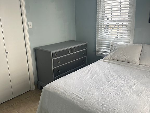 4th image of 638 Wesley Ave Unit 8