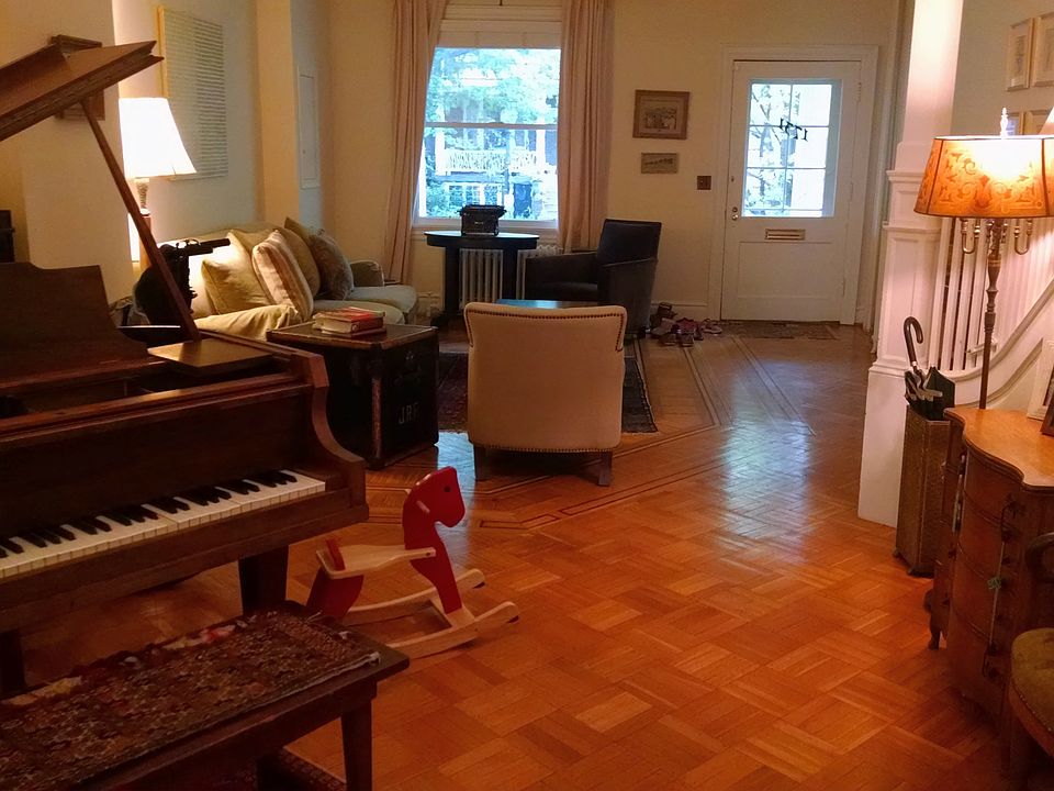 Living Room Photo 1