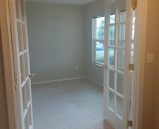4th image of 2561 McNeil St #5A