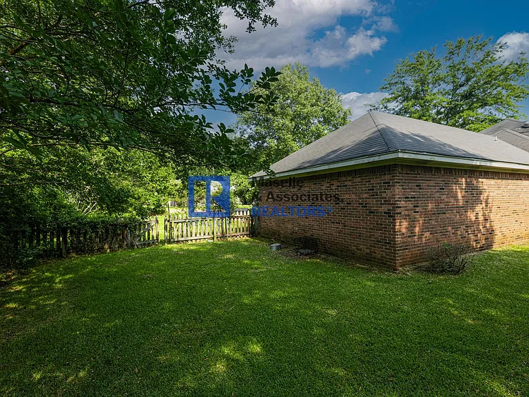 114 Fox Meadow Dr — Photo 36