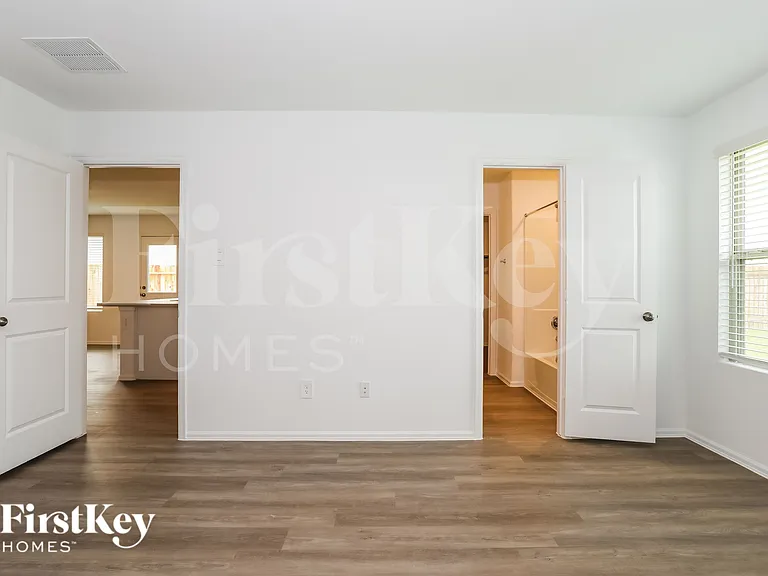 423 Jewett Meadow Dr — Photo 7