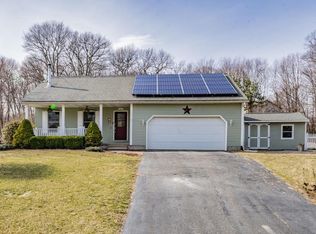 59 Oakridge Dr, Belchertown, MA 01007
