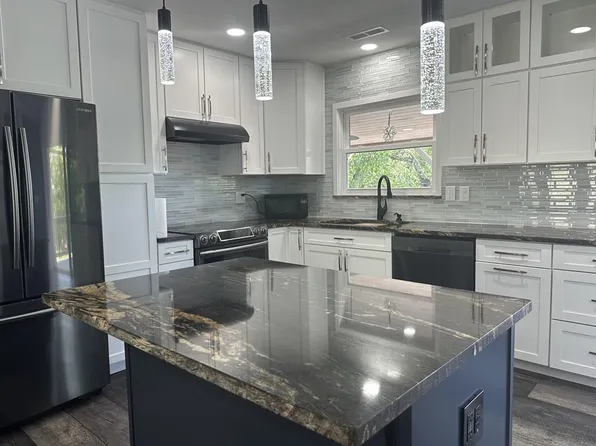 59 Mountain View St, Franklin, NC 28734