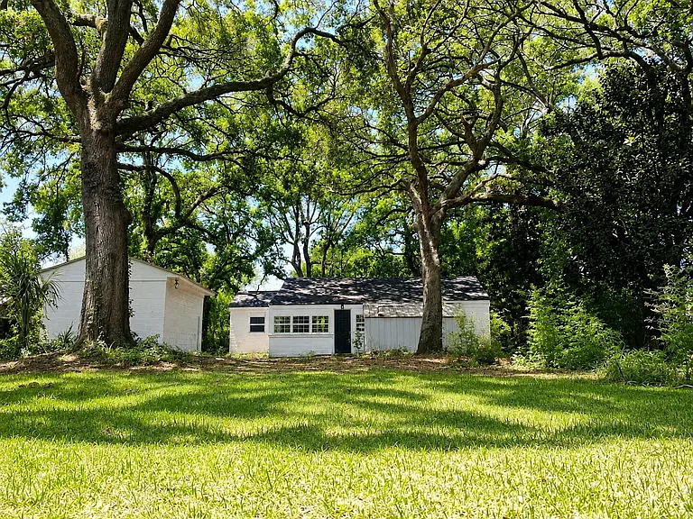 1412 Pocahontas St — Photo 30