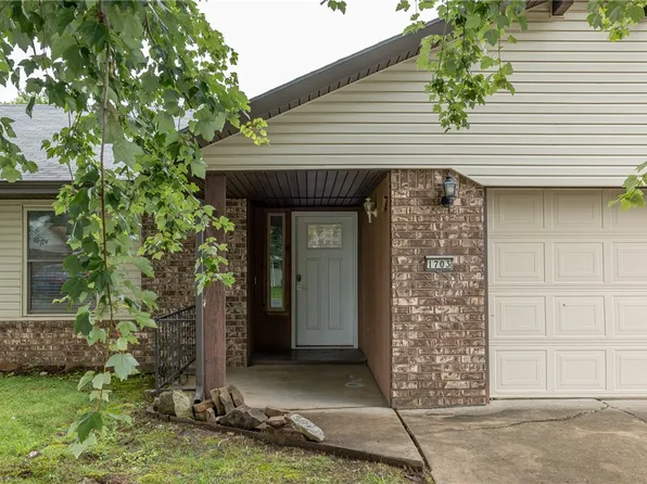 1703 SE P St, Bentonville, AR 72712