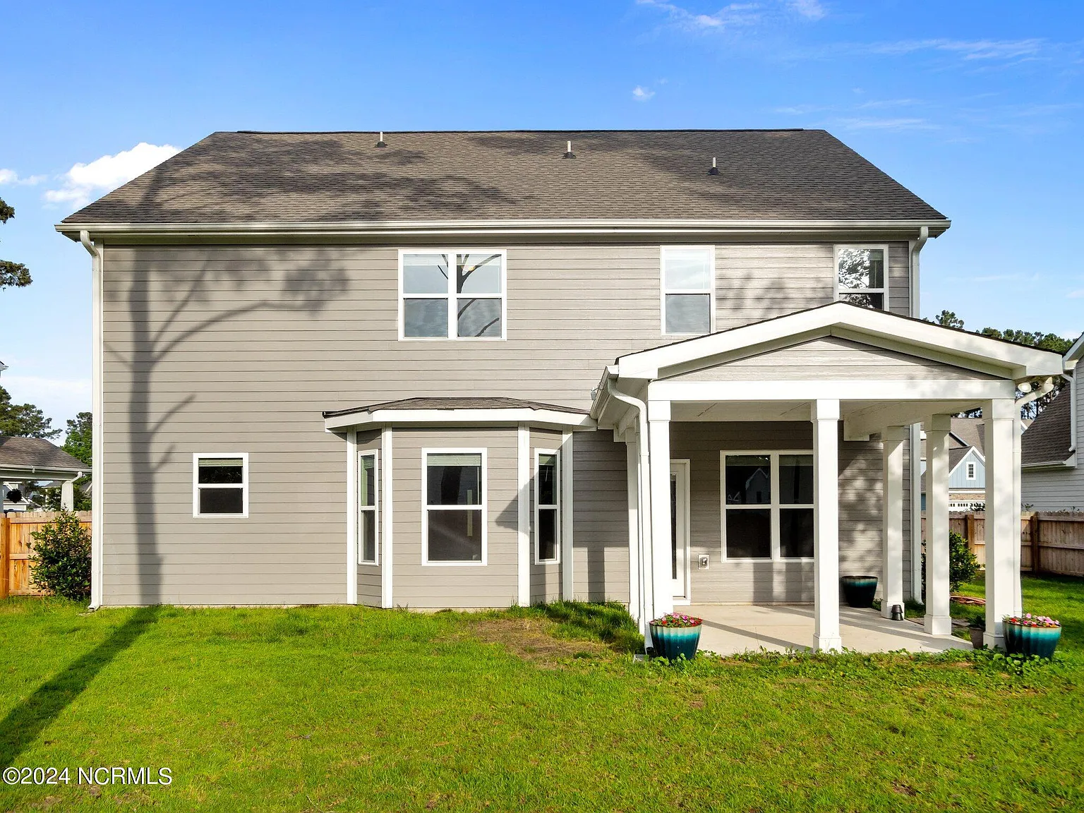 3 bed, 2.5 bath, $2,700 — Photo 3
