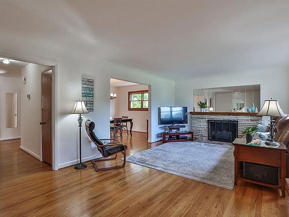 5th image of 6044 Winnetka Dr