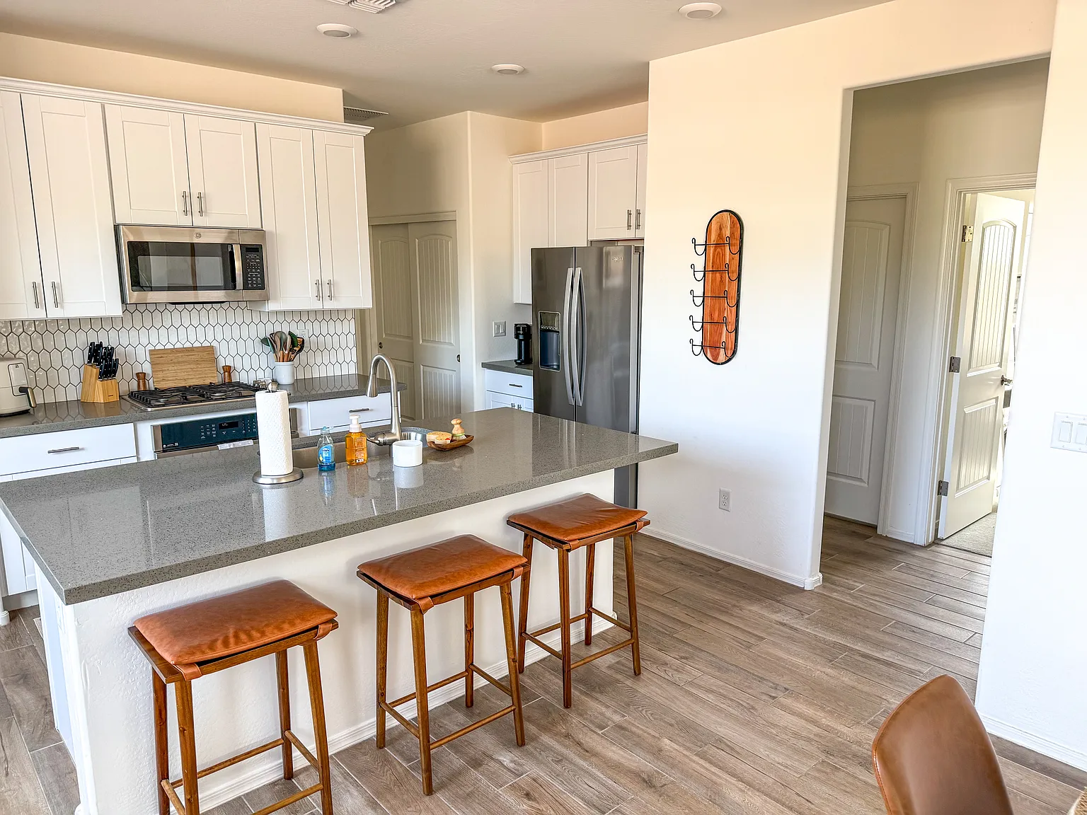 3 bed, 1400 sqft, $2,395 — Photo 3
