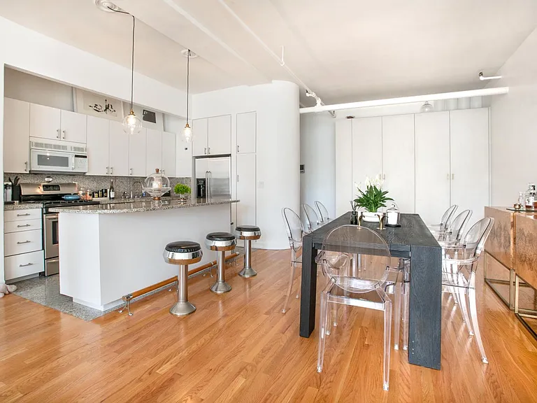 117 W 17th St #5A — Photo 3
