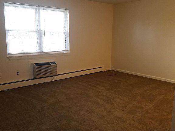 5th image of 13 Spruce Dr #3