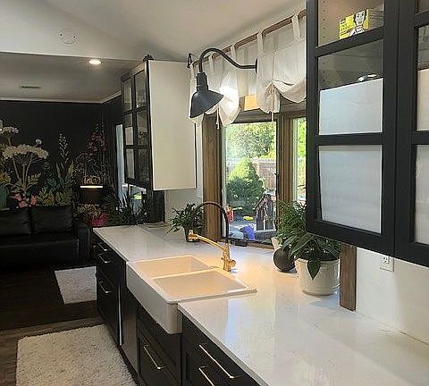 counter space bay window