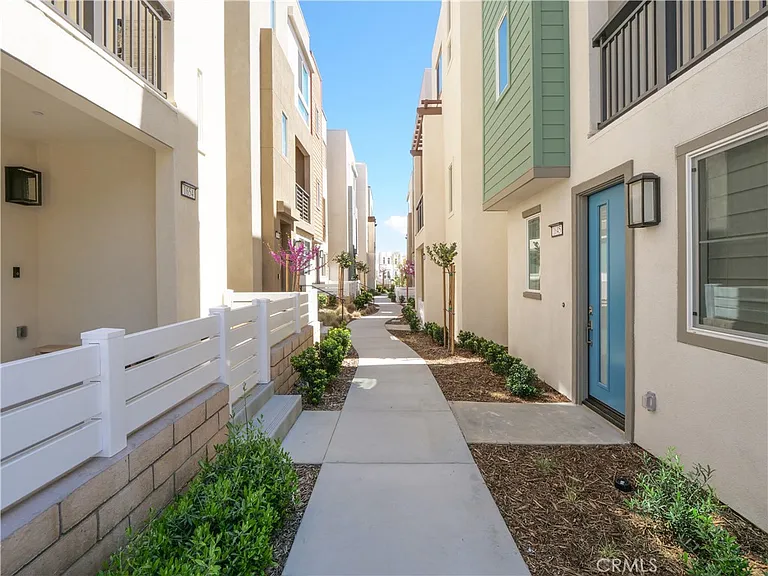 1645 W Hornet Dr — Photo 2