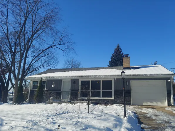 1915 23rd St, Rockford, IL 61108