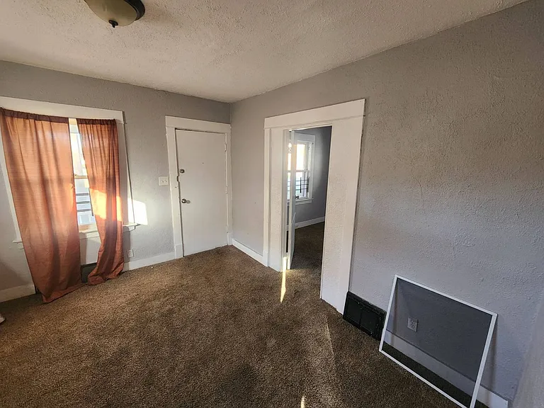 11702 Honeydale Ave — Photo 4