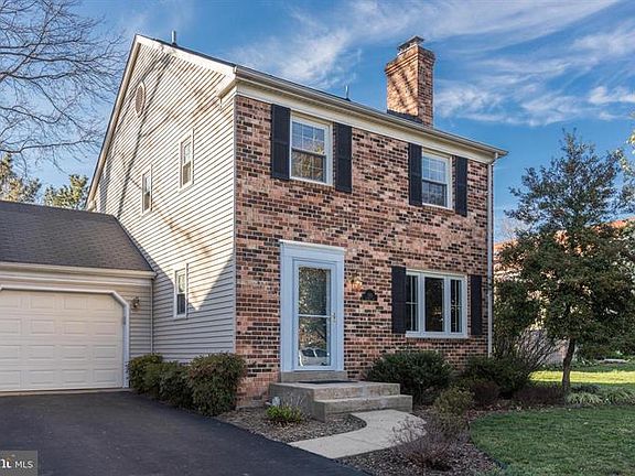 4th image of 755 Campbell Way