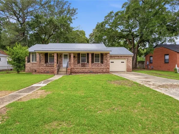 102 5th St, Chickasaw, AL 36611