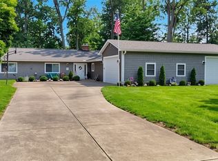 16 Keewaydin Dr, Timberlake, OH 44095