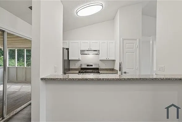 5 bed, 1900 sqft, $2,750 — Photo 4