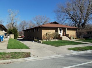 324 Maple Dr APT 16, Morris, IL 60450