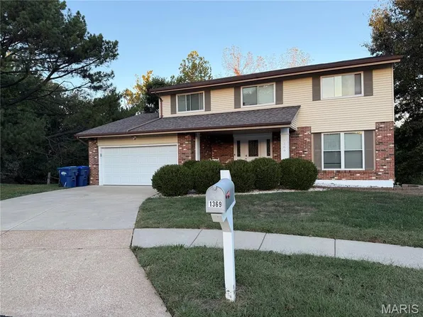 1369 Green Birch Ct, Fenton, MO 63026