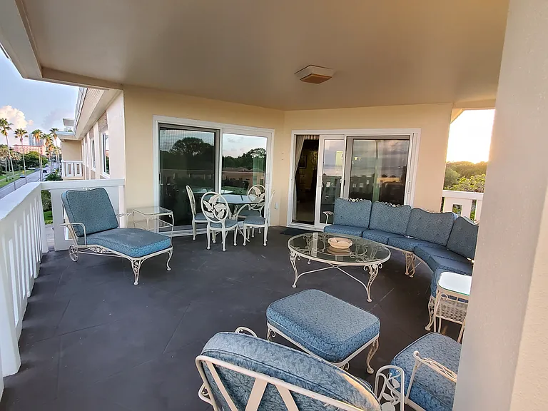 Furnished corner balcony
