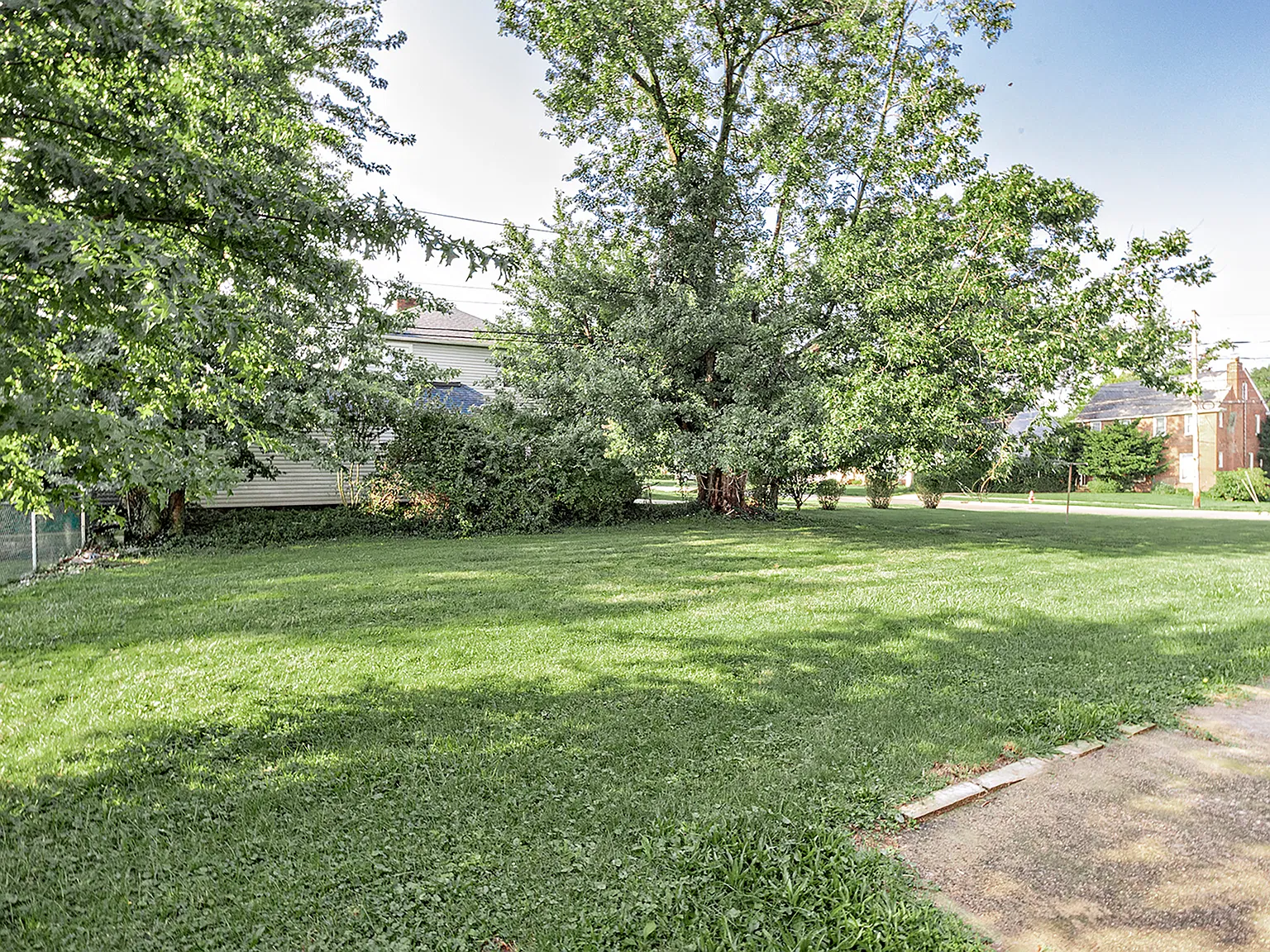4 bed, 2381 sqft, $2,300 — Photo 4