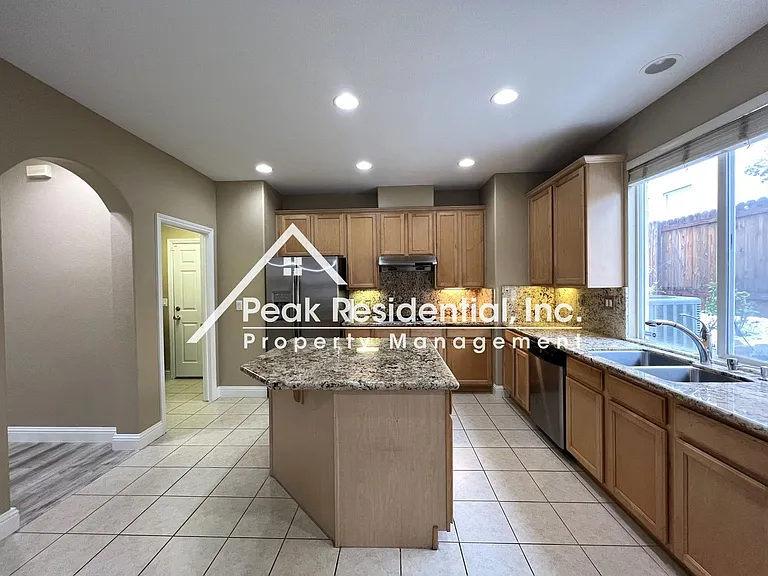 1933 Tyndrum Ln — Photo 9