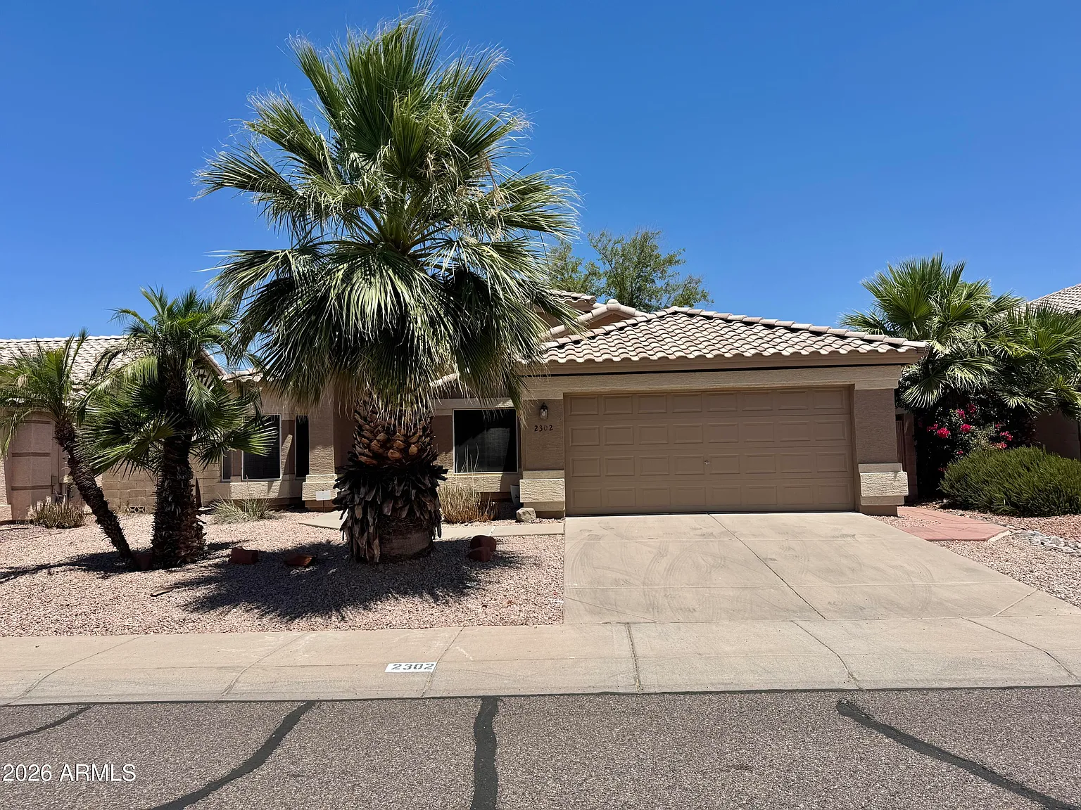 3 bed, 2.0 bath, 1713 sqft, $2,395 — Photo 2