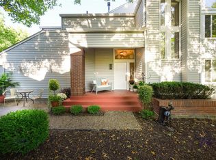 708 Ridgeview Circle Ln, Ballwin, MO 63021