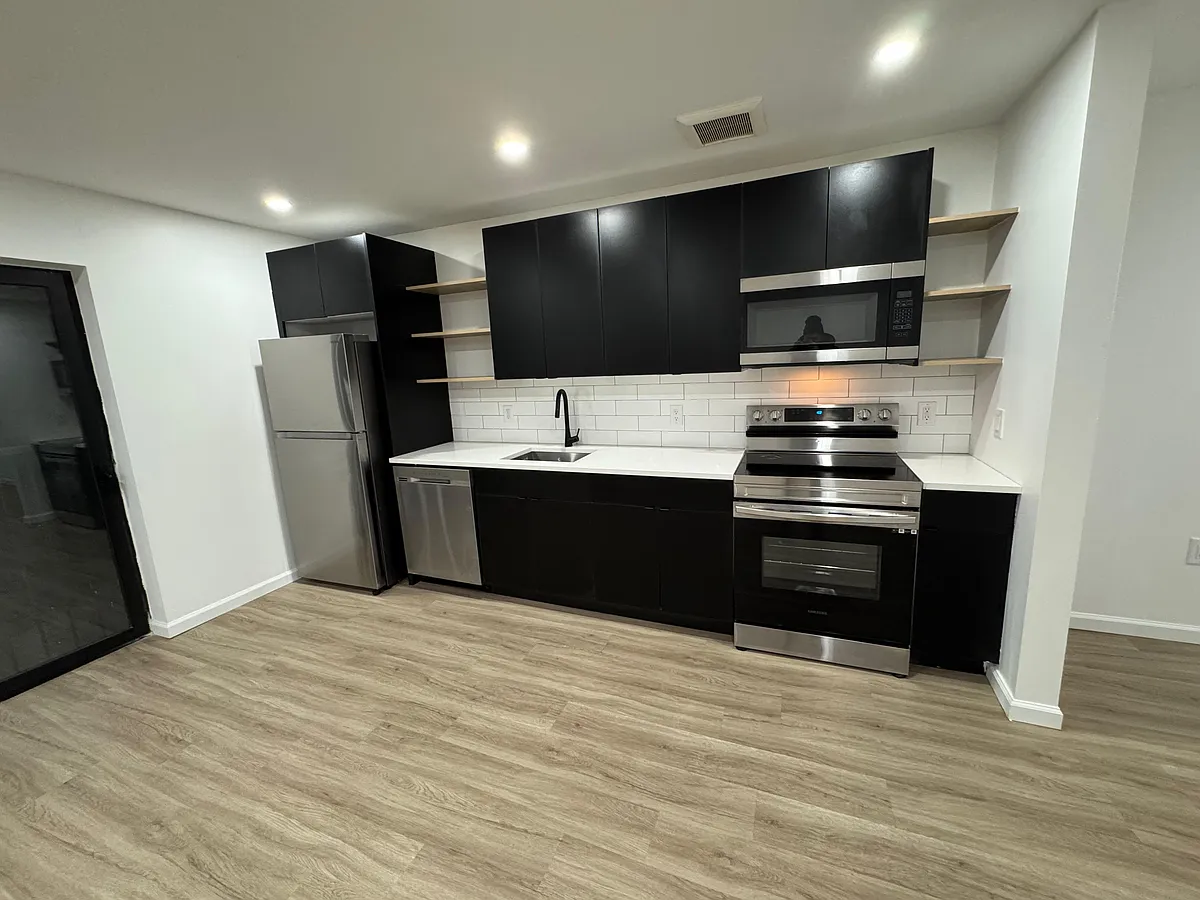 Building Photo - 555 Market St #2B