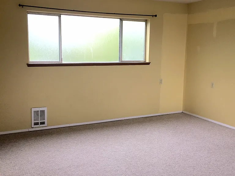 4728 4th Ave NE — Photo 3