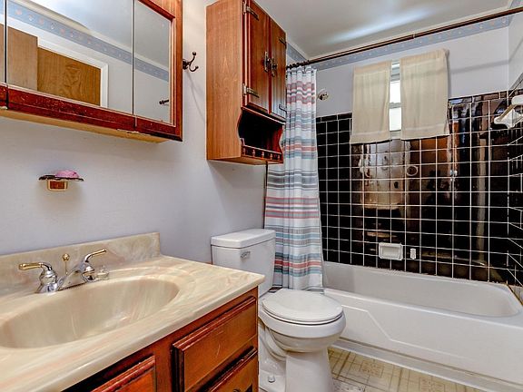 3rd image of 2783 Windon Dr
