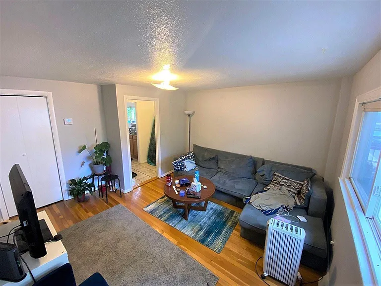 17 Hunting St #2-L — Photo 4