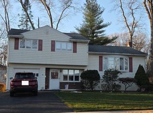5 Smithfield Rd, Waldwick, NJ 07463