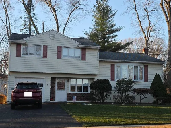 5 Smithfield Rd, Waldwick, NJ 07463