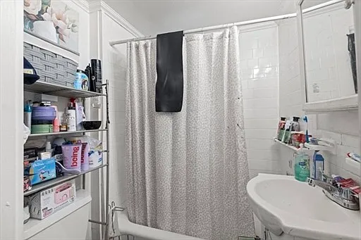 2 bed, 800 sqft, $2,400 — Photo 3