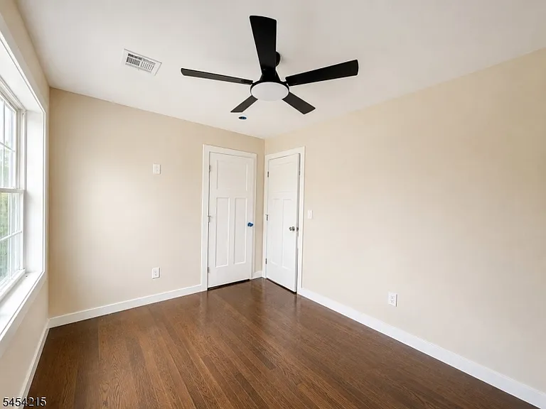 81 Ellen St #2 — Photo 14