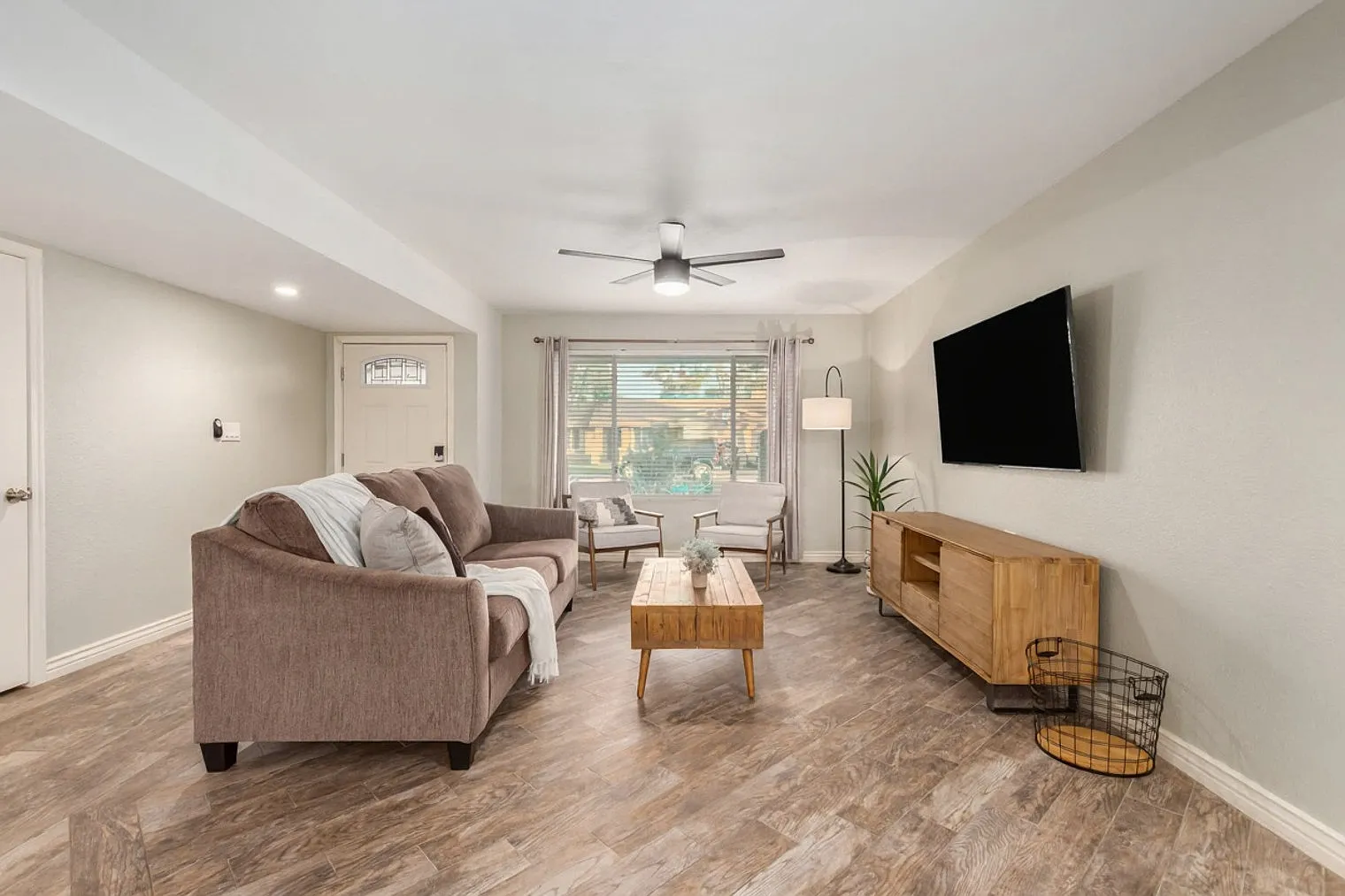 4 bed, 2.0 bath, 1991 sqft, $5,156 — Photo 1