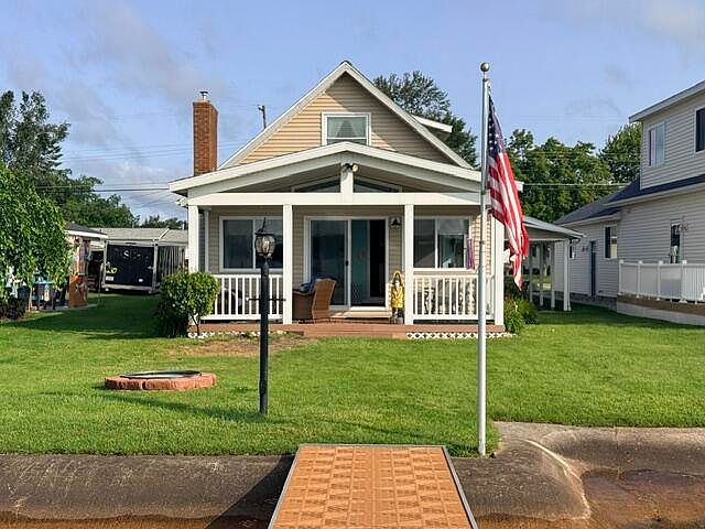 1st image of 215 Bayshore Dr
