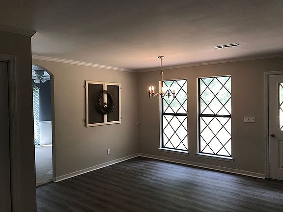 Spacious eating area 