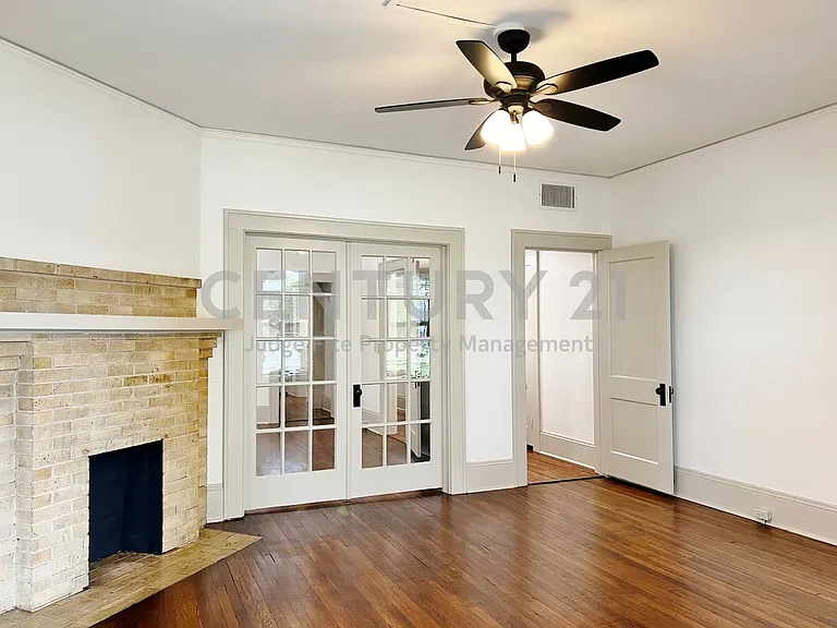420 W Franklin St #4 — Photo 2
