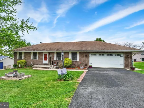 213 Lartry Dr, Red Lion, PA 17356