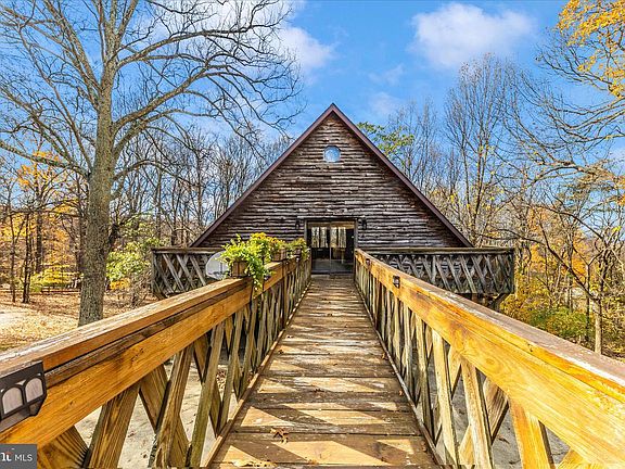 4th image of 1402 Hoffmaster Rd