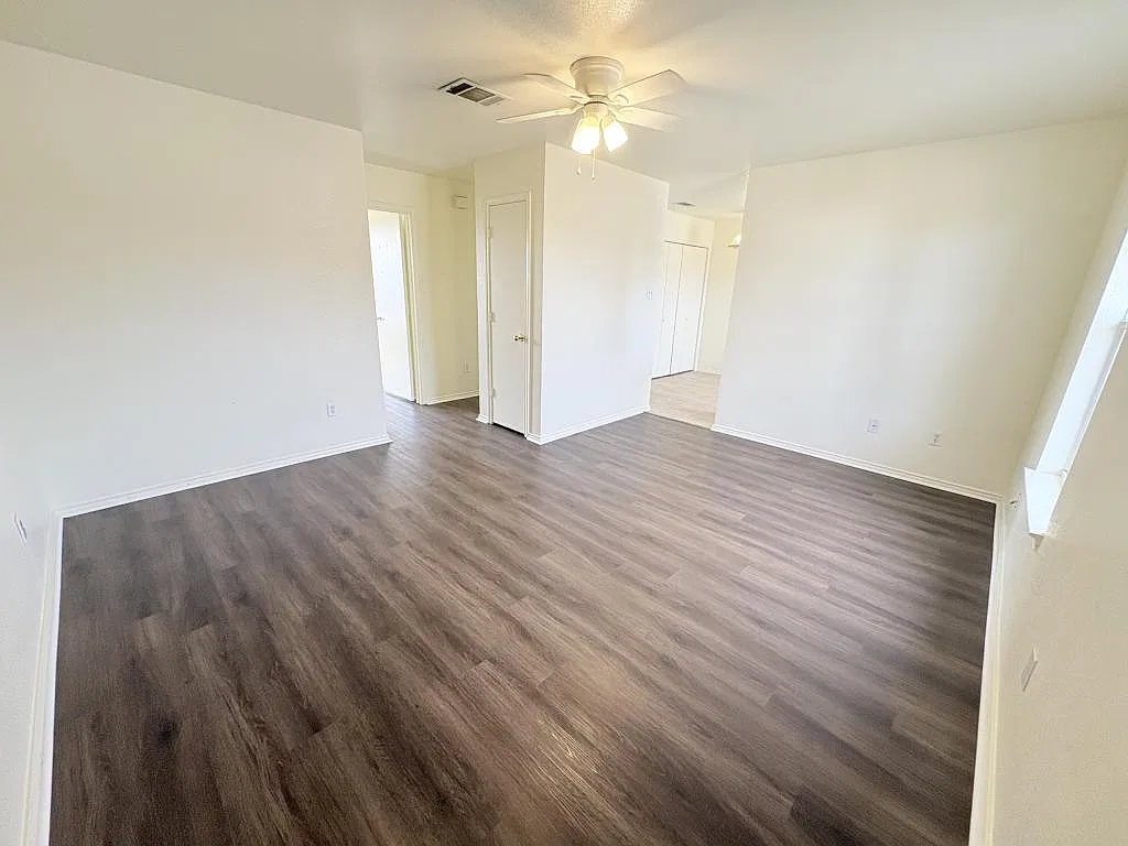 5708 Apt B Greengate Dr — Photo 2
