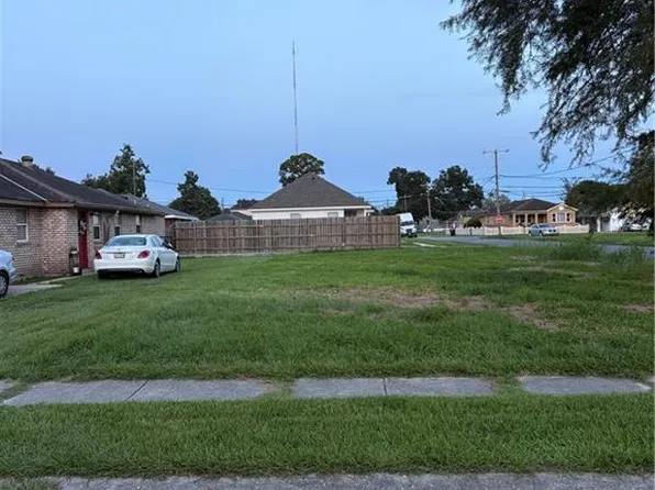 3401-3403 Packenham Dr, Chalmette, LA 70043